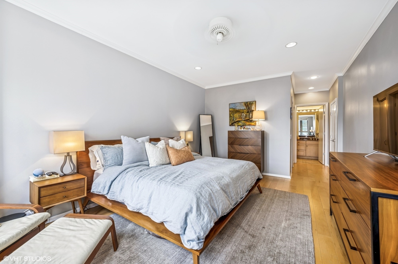 400 N Clinton Street Unit: 704