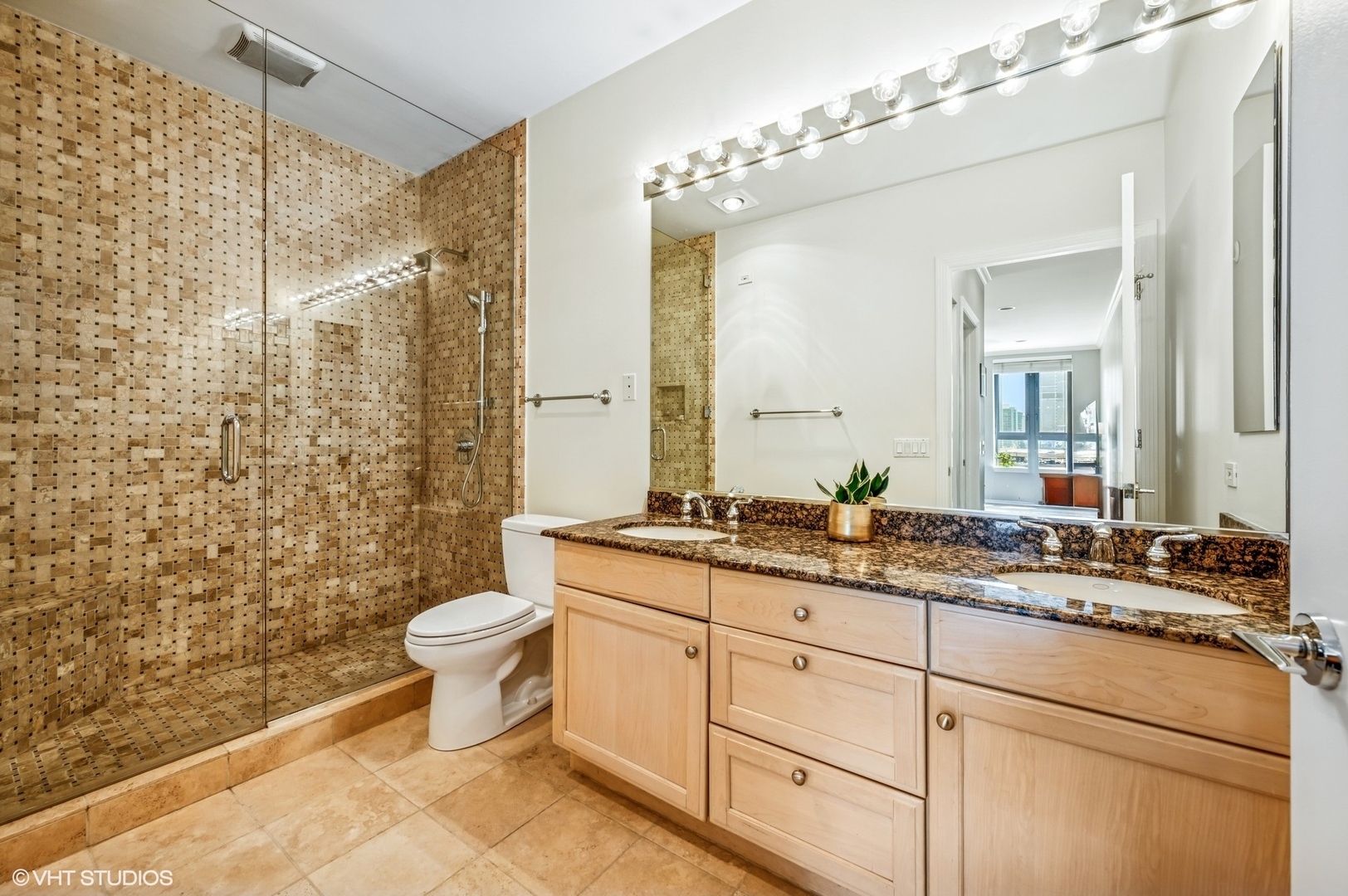 400 N Clinton Street Unit: 704