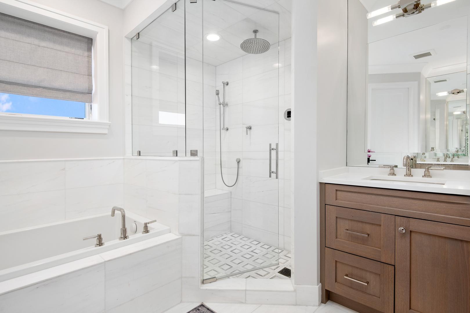 1733 N Mohawk Street Unit: 3N