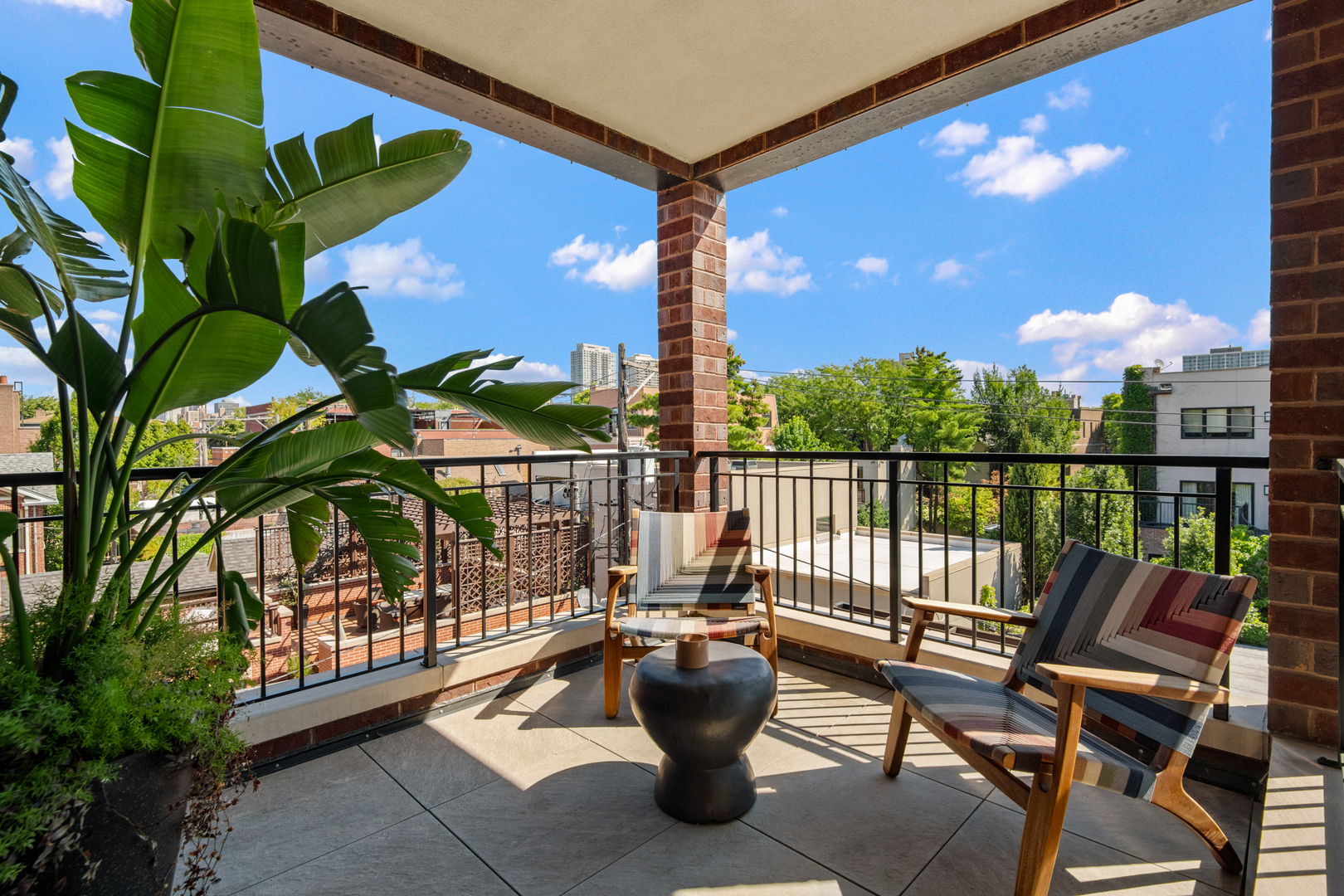 1733 N Mohawk Street Unit: 3N