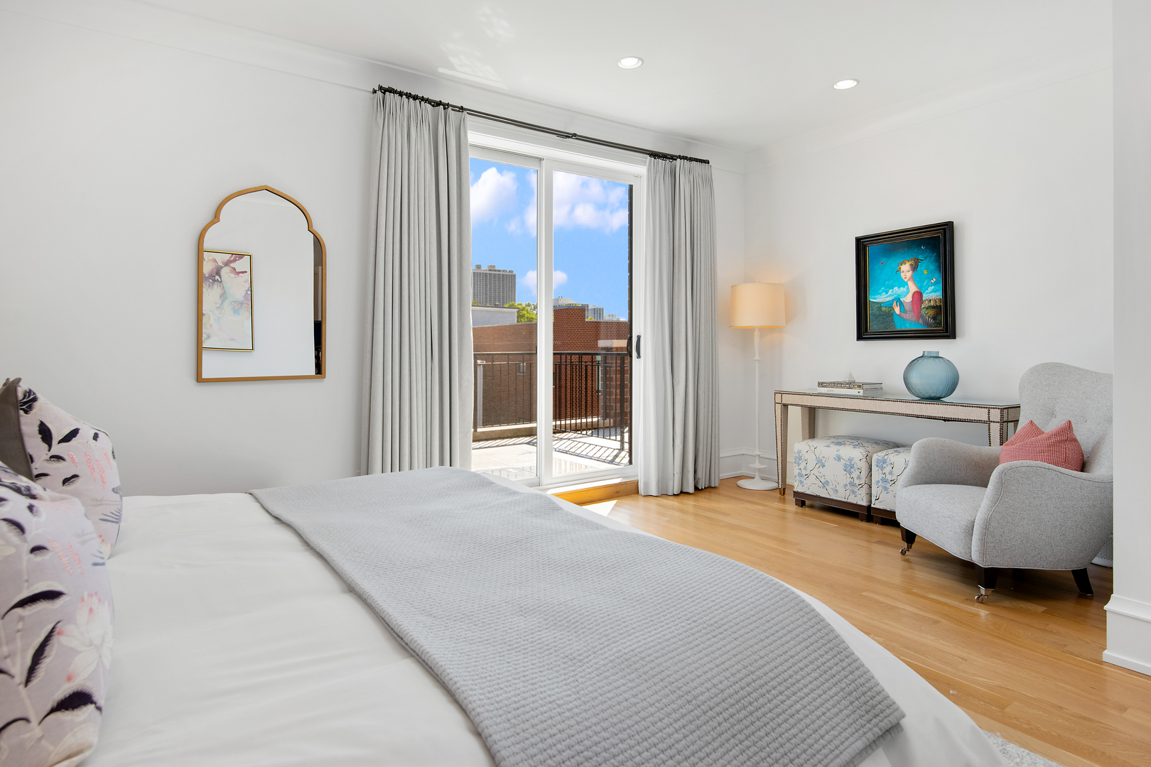 1733 N Mohawk Street Unit: 3N
