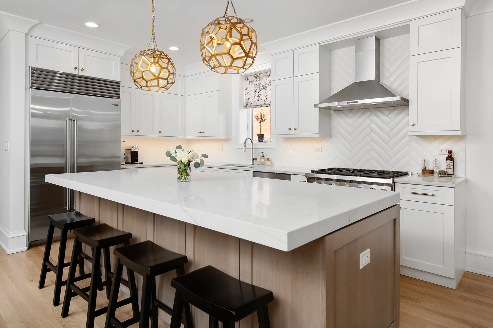 1733 N Mohawk Street Unit: 3N