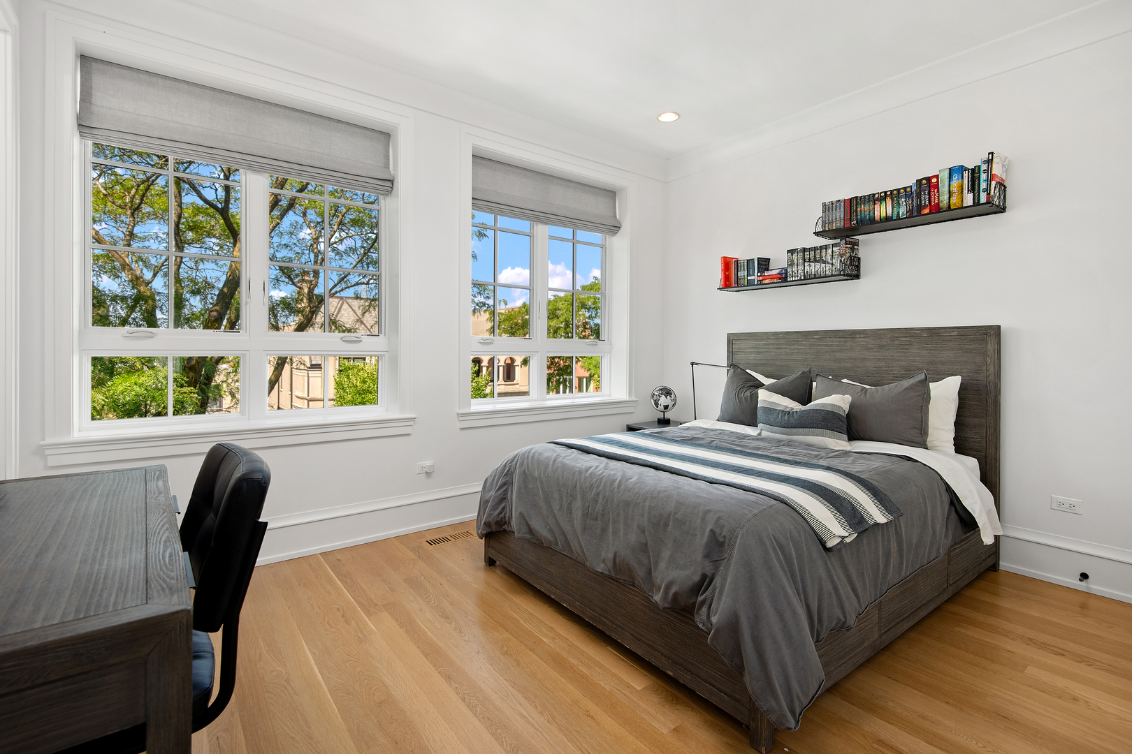 1733 N Mohawk Street Unit: 3N