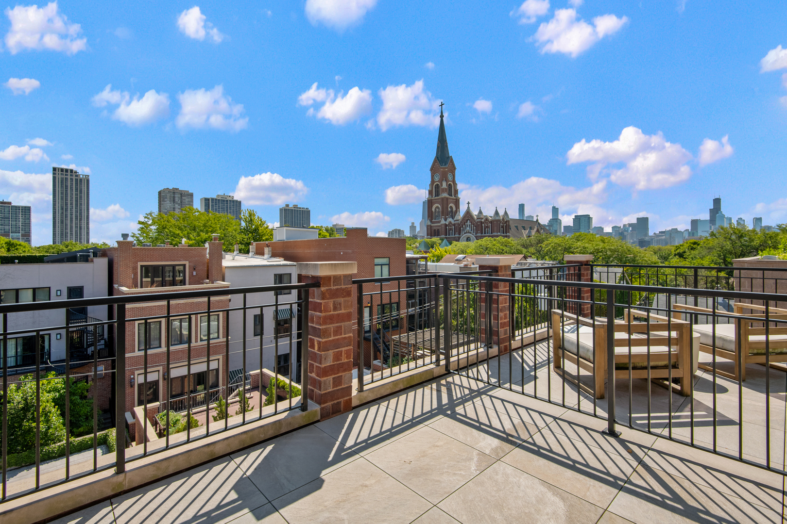 1733 N Mohawk Street Unit: 3N