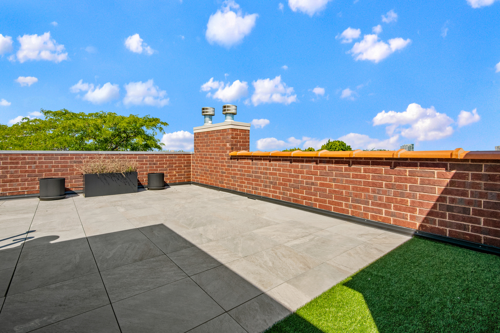 1733 N Mohawk Street Unit: 3N