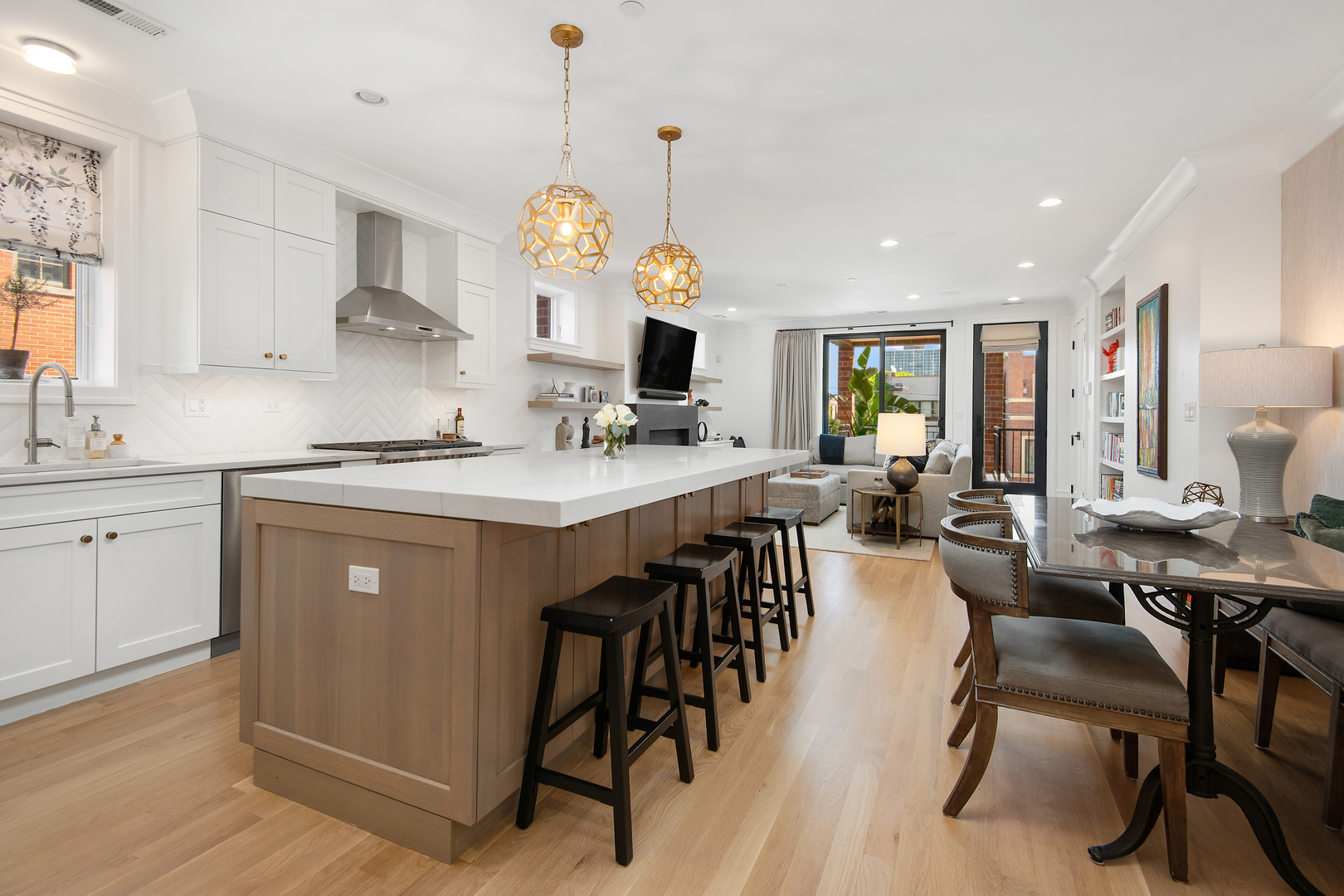 1733 N Mohawk Street Unit: 3N