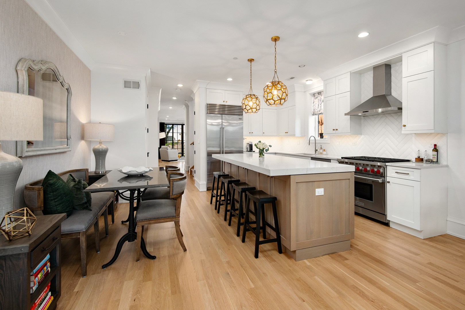 1733 N Mohawk Street Unit: 3N
