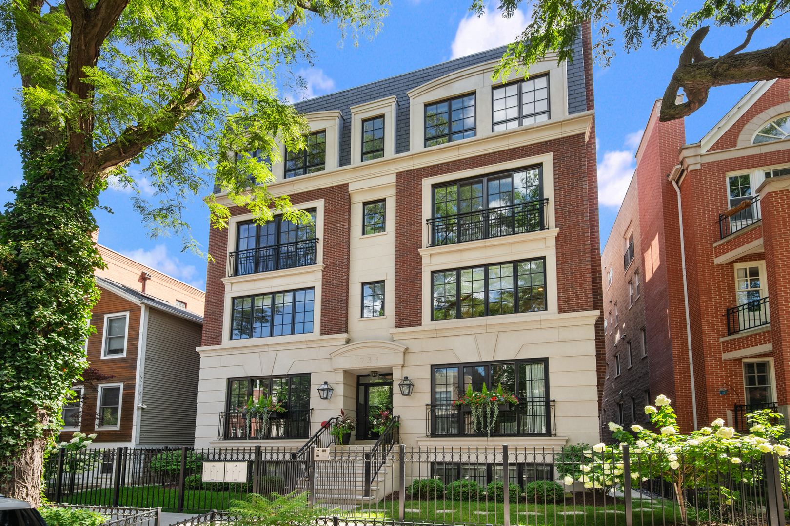 1733 N Mohawk Street Unit: 3N