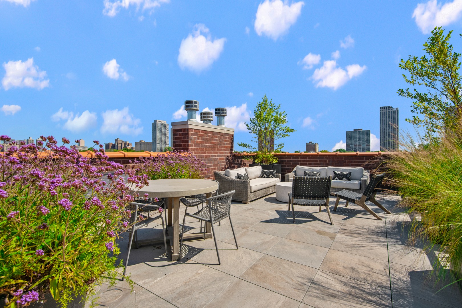 1733 N Mohawk Street Unit: 3N