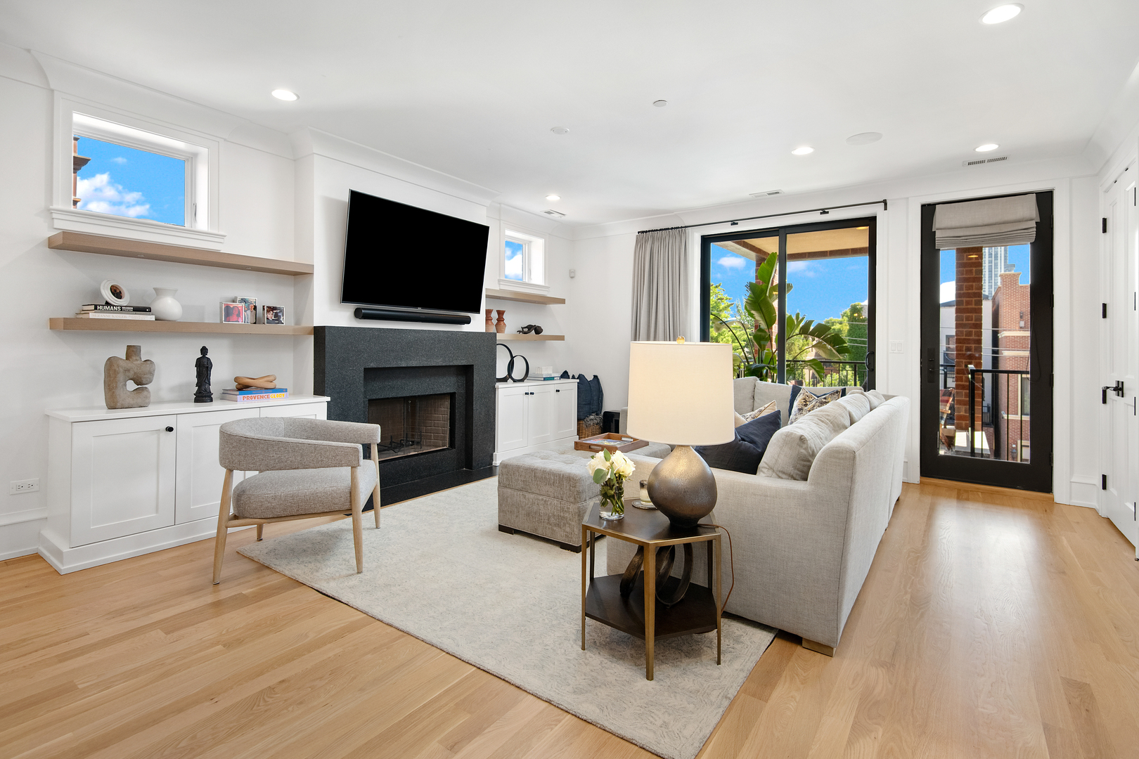 1733 N Mohawk Street Unit: 3N