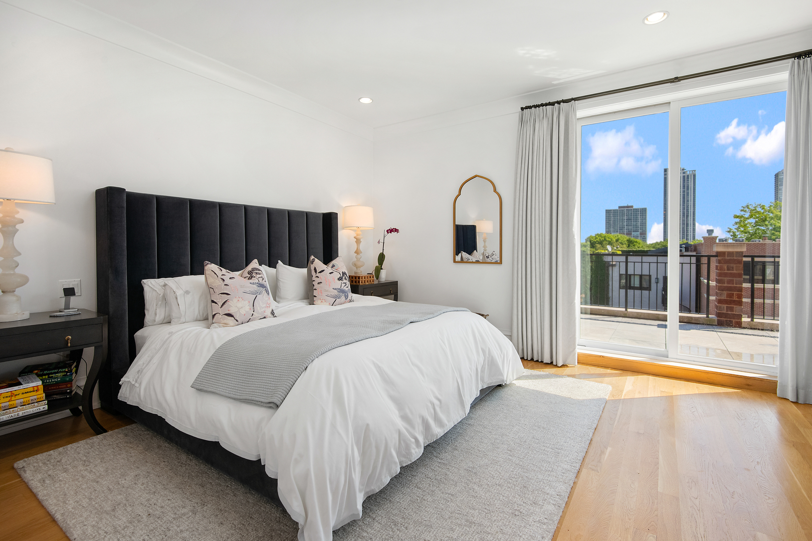1733 N Mohawk Street Unit: 3N