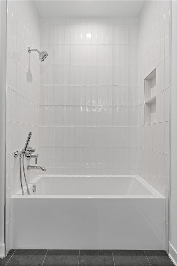 1340 W Chestnut Street Unit: 301