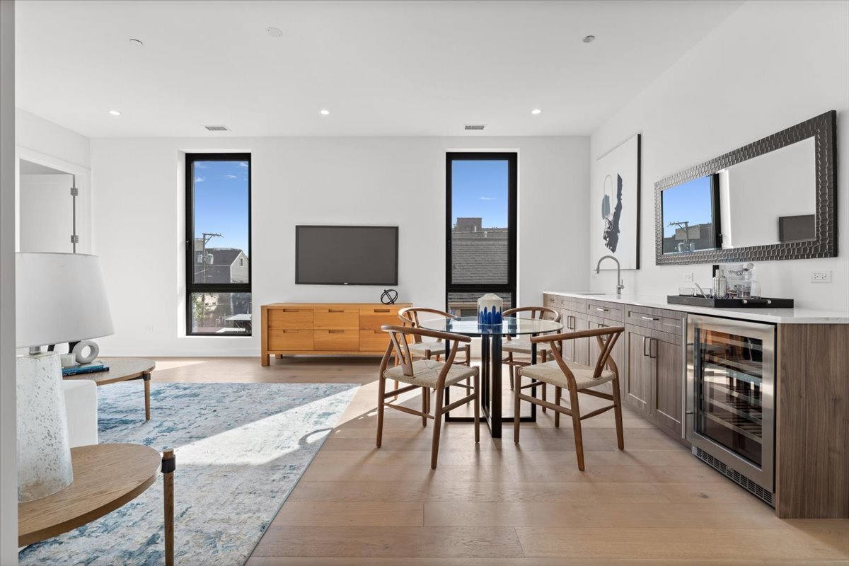 1340 W Chestnut Street Unit: 301