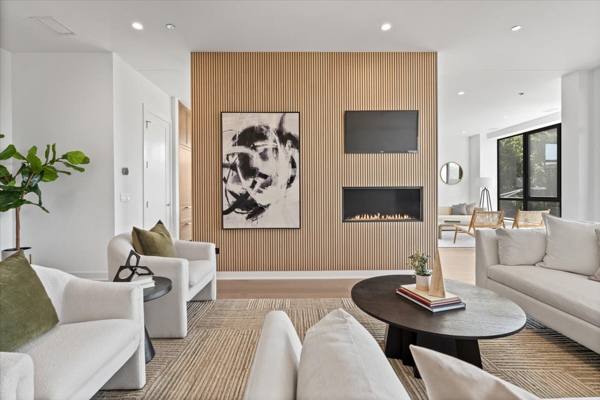 1340 W Chestnut Street Unit: 301