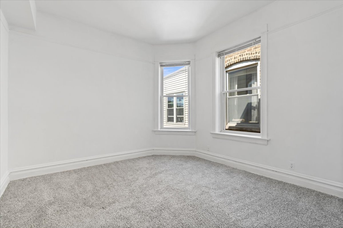3746 N Lakewood Avenue Unit: 3