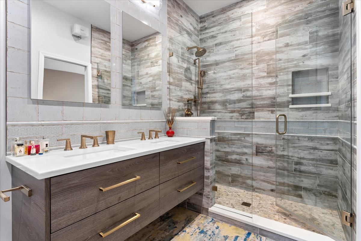 637 W Wrightwood Avenue Unit: 4W
