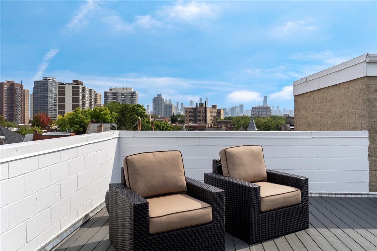 637 W Wrightwood Avenue Unit: 4W