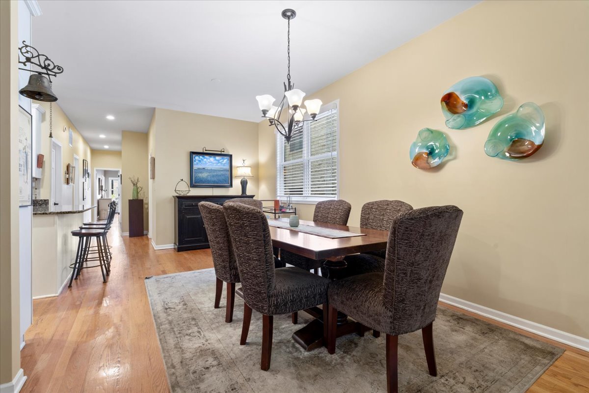 637 W Wrightwood Avenue Unit: 4W