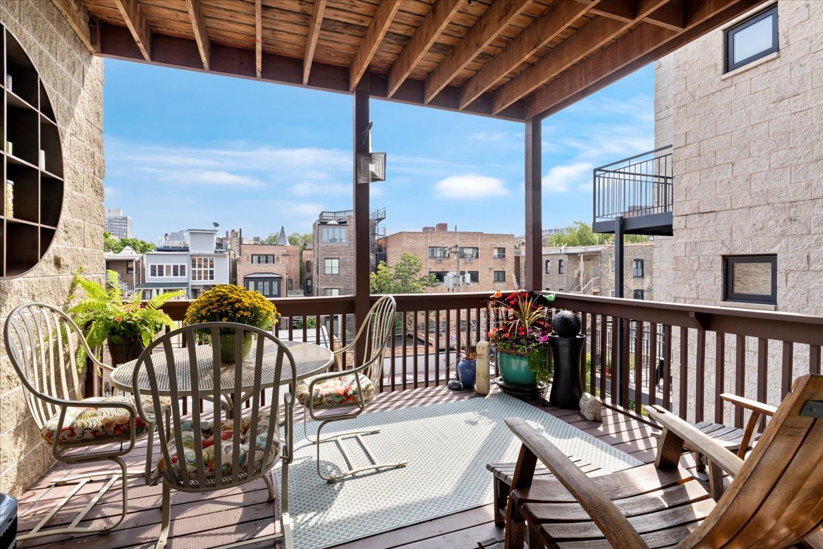 637 W Wrightwood Avenue Unit: 4W
