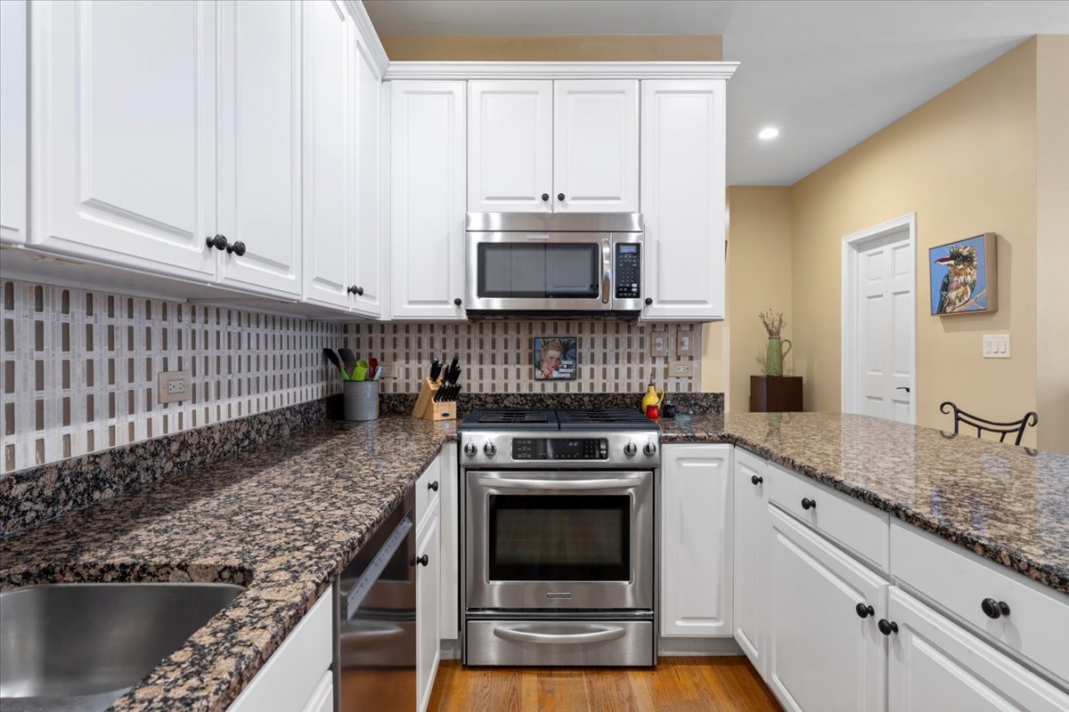 637 W Wrightwood Avenue Unit: 4W