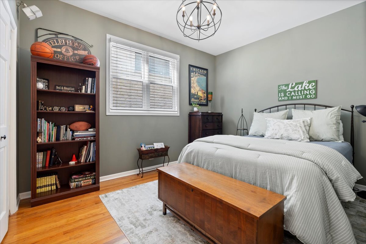 637 W Wrightwood Avenue Unit: 4W