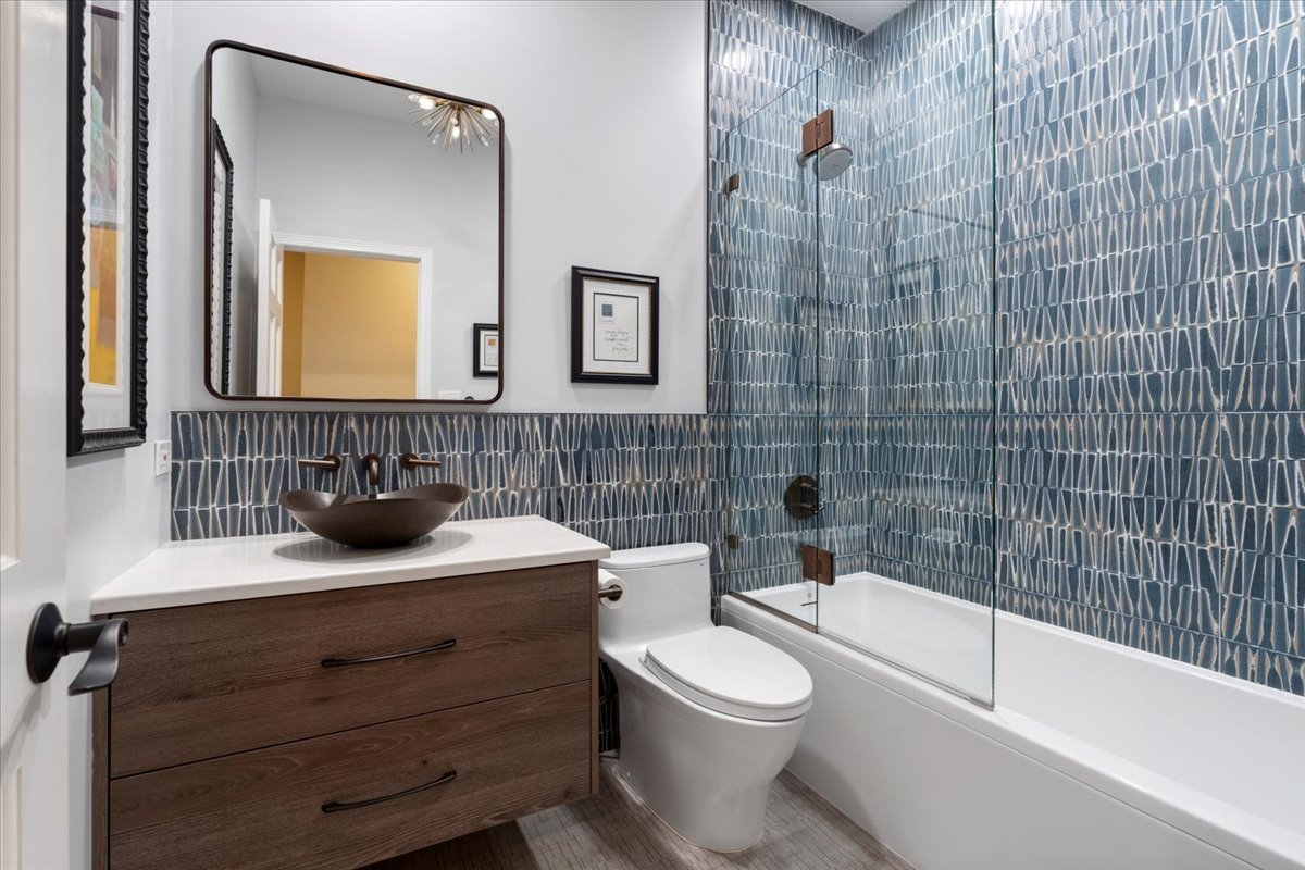 637 W Wrightwood Avenue Unit: 4W