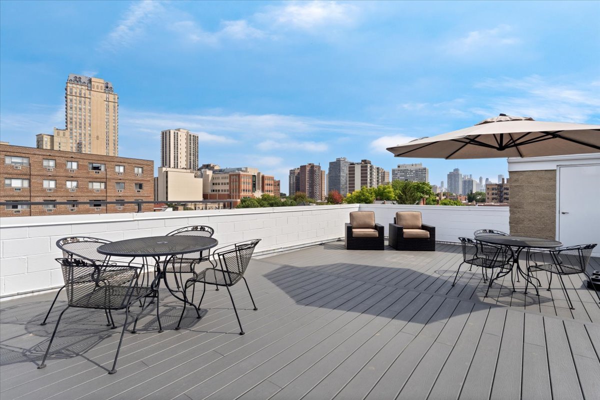 637 W Wrightwood Avenue Unit: 4W