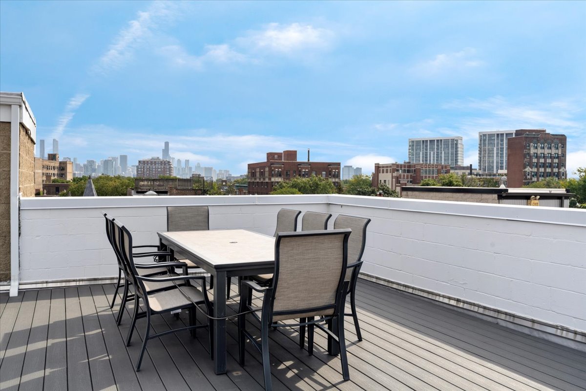 637 W Wrightwood Avenue Unit: 4W