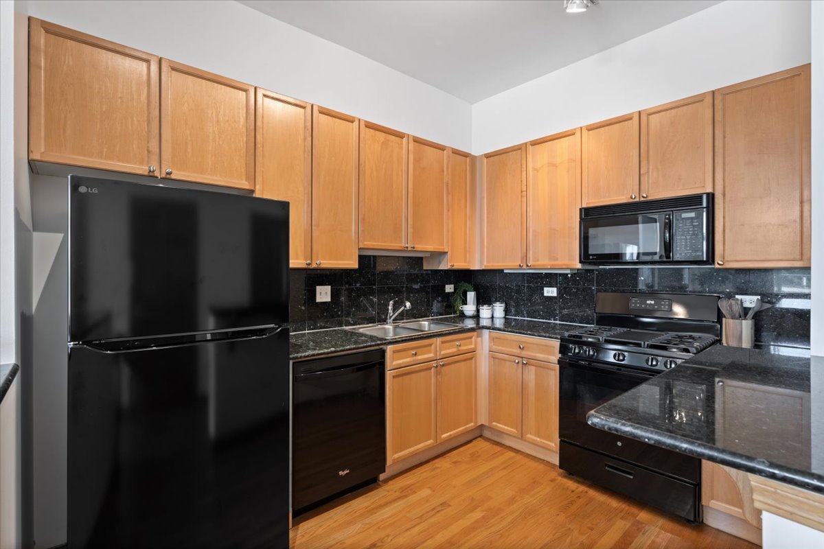 3160 N Lincoln Avenue Unit: 310