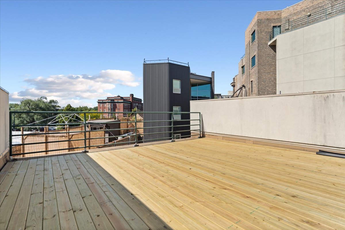3160 N Lincoln Avenue Unit: 310