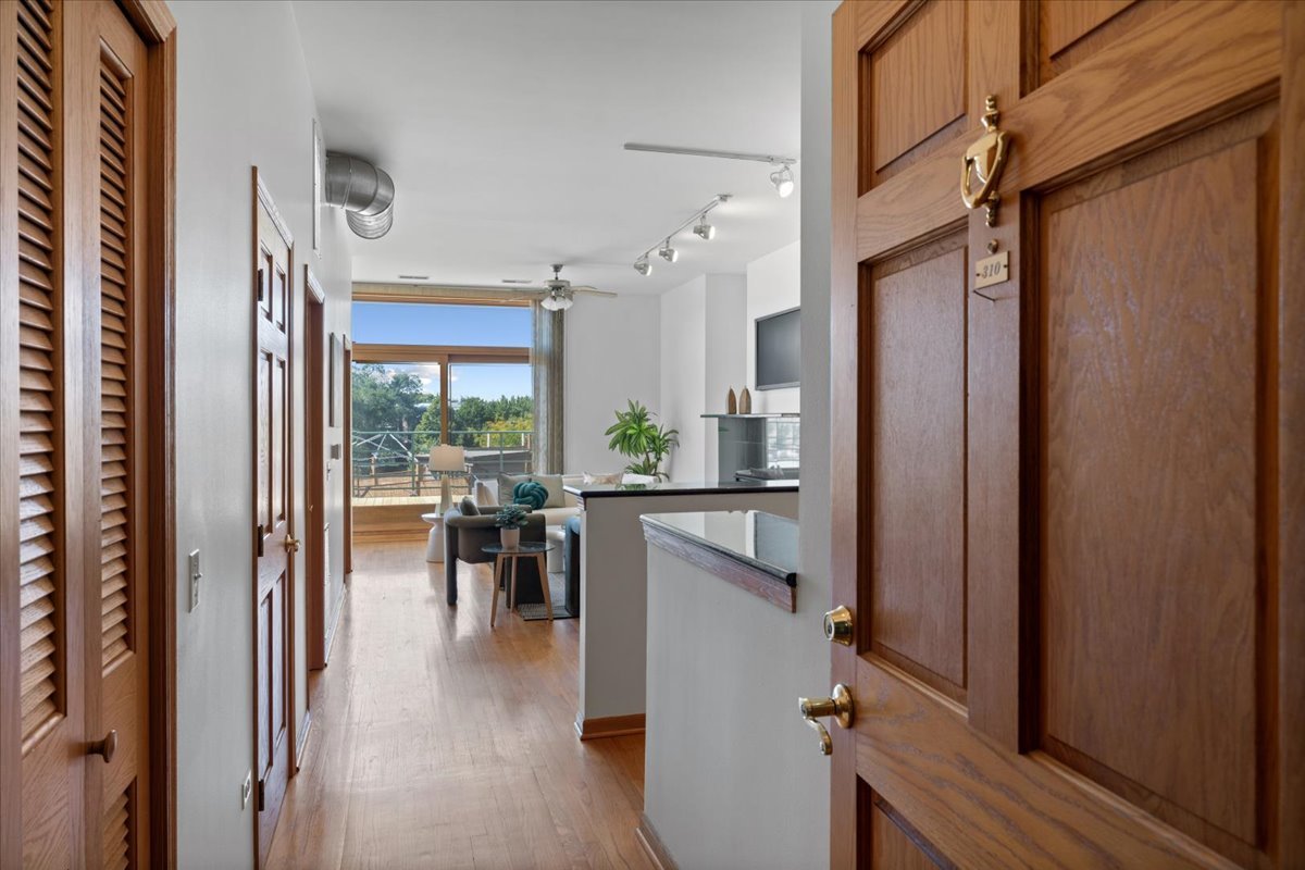 3160 N Lincoln Avenue Unit: 310