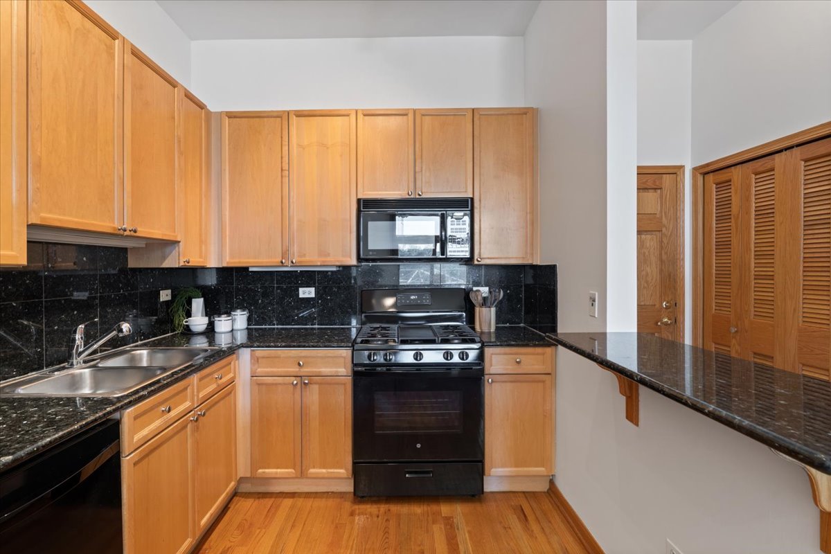 3160 N Lincoln Avenue Unit: 310