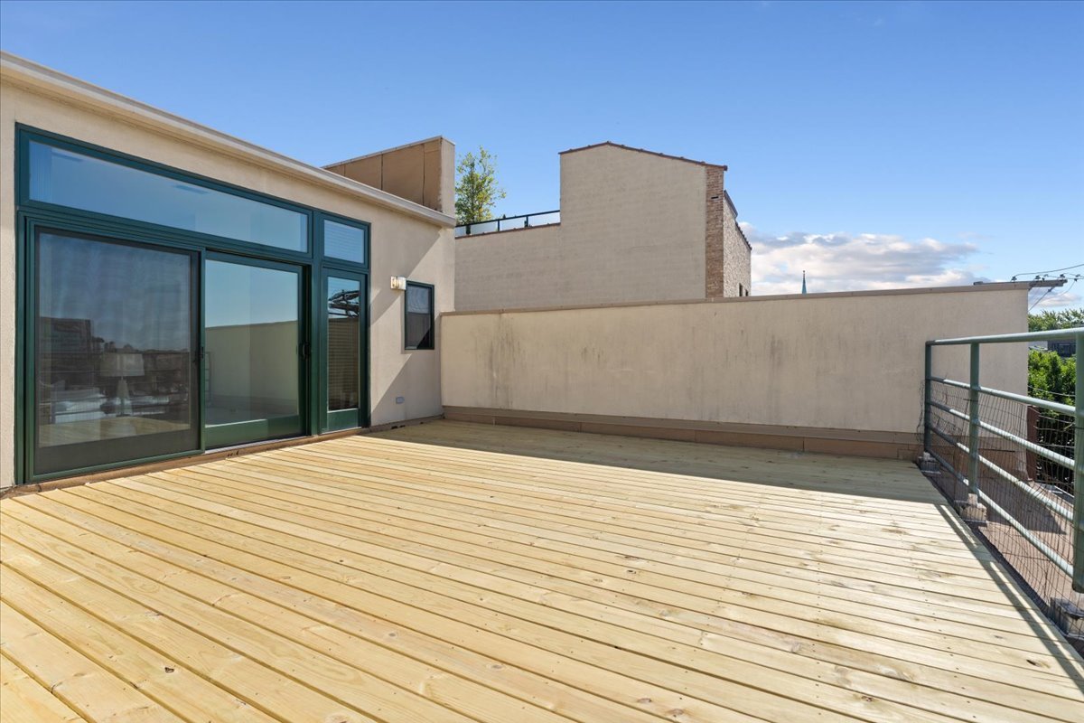 3160 N Lincoln Avenue Unit: 310