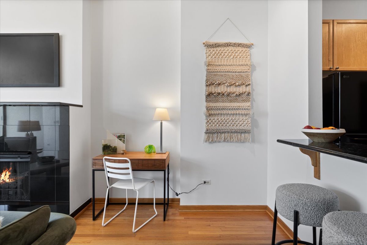 3160 N Lincoln Avenue Unit: 310