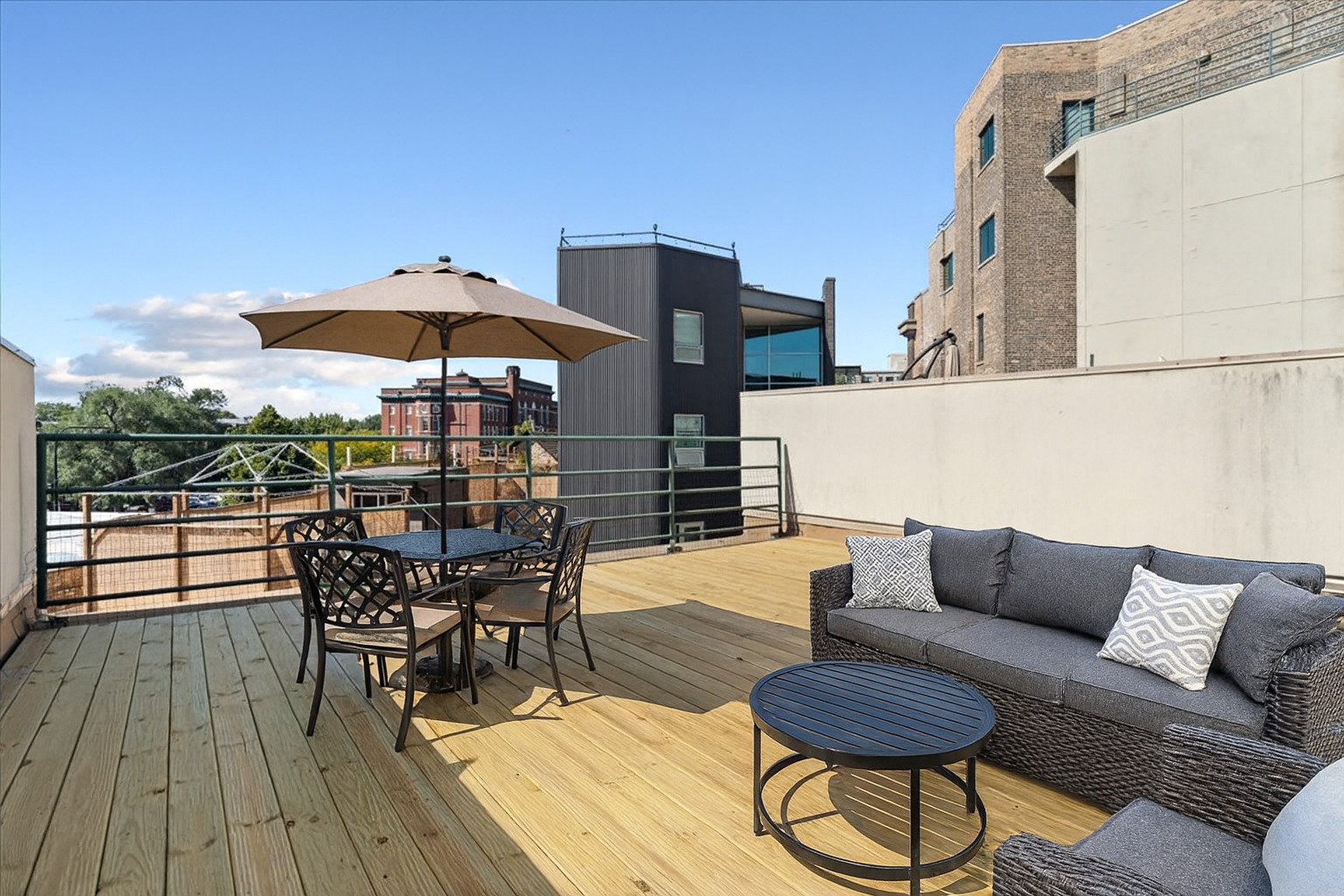 3160 N Lincoln Avenue Unit: 310