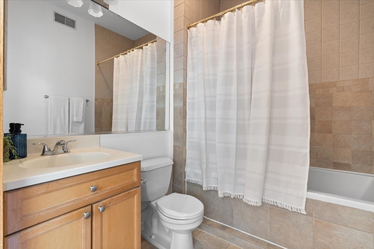 3160 N Lincoln Avenue Unit: 310