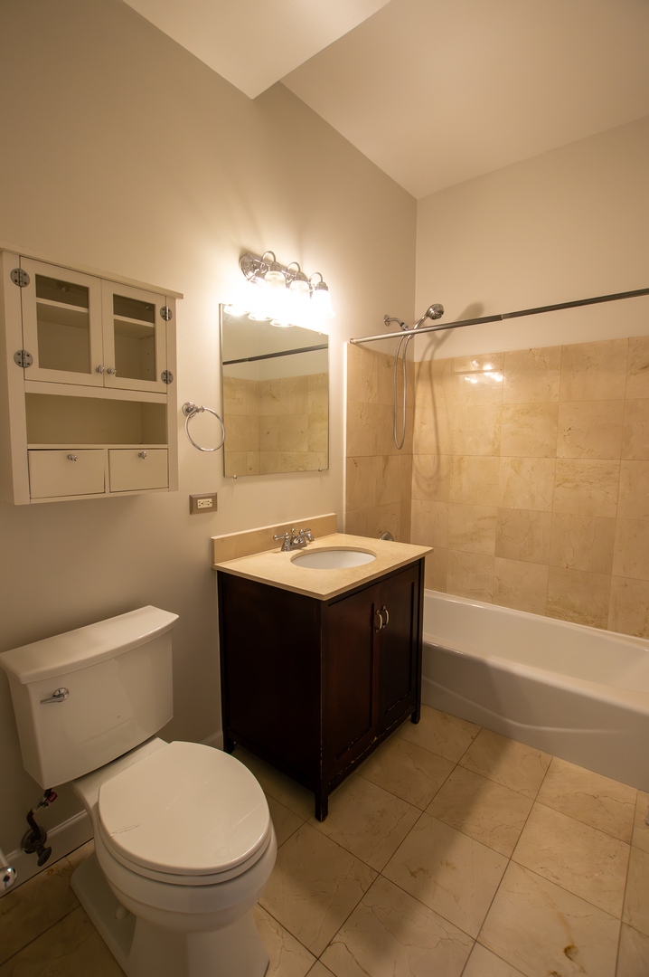 2023 N CALIFORNIA Avenue Unit: 2B