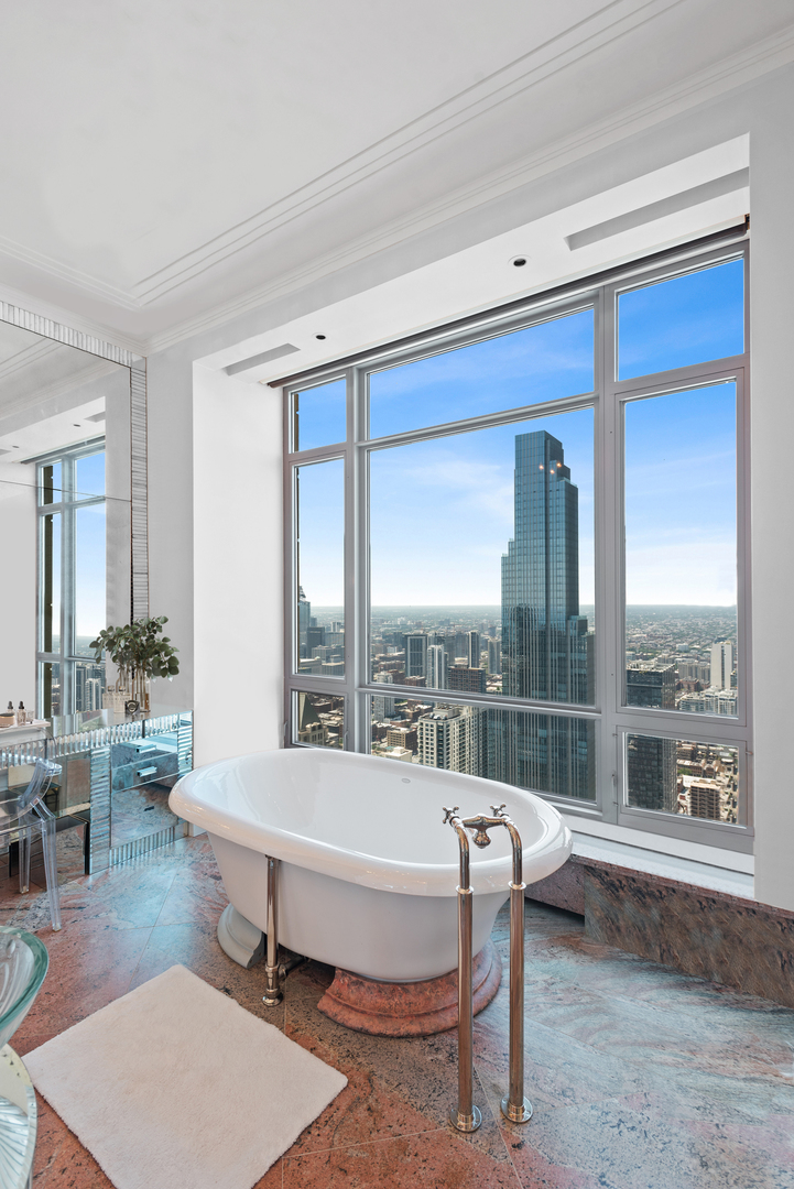 800 N Michigan Avenue Unit: 63PH