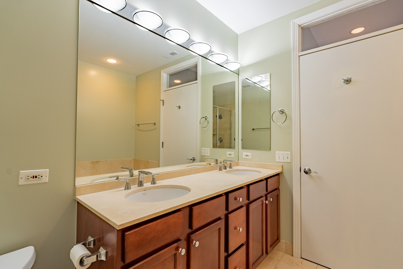950 W Huron Street Unit: 302