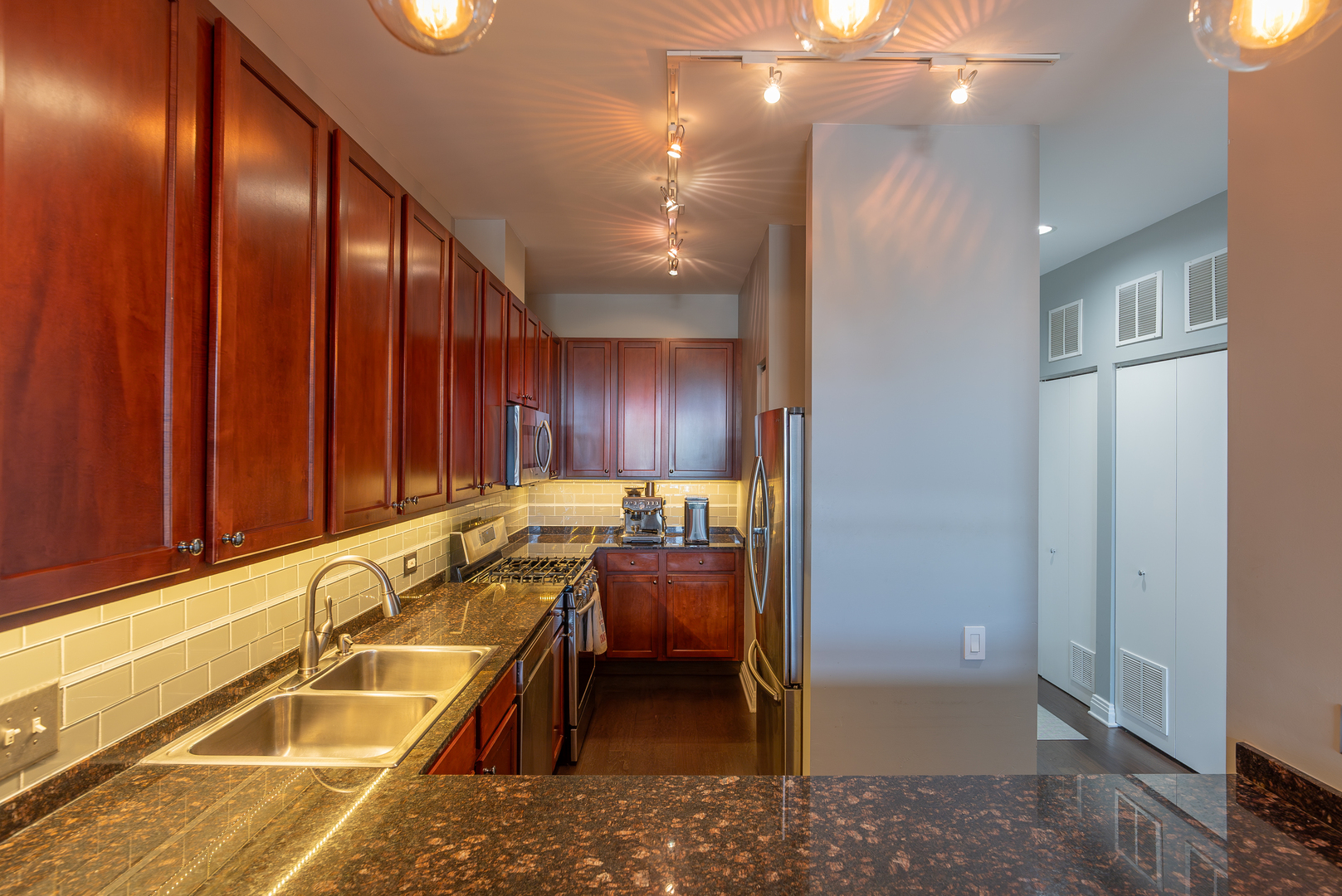 950 W Huron Street Unit: 302