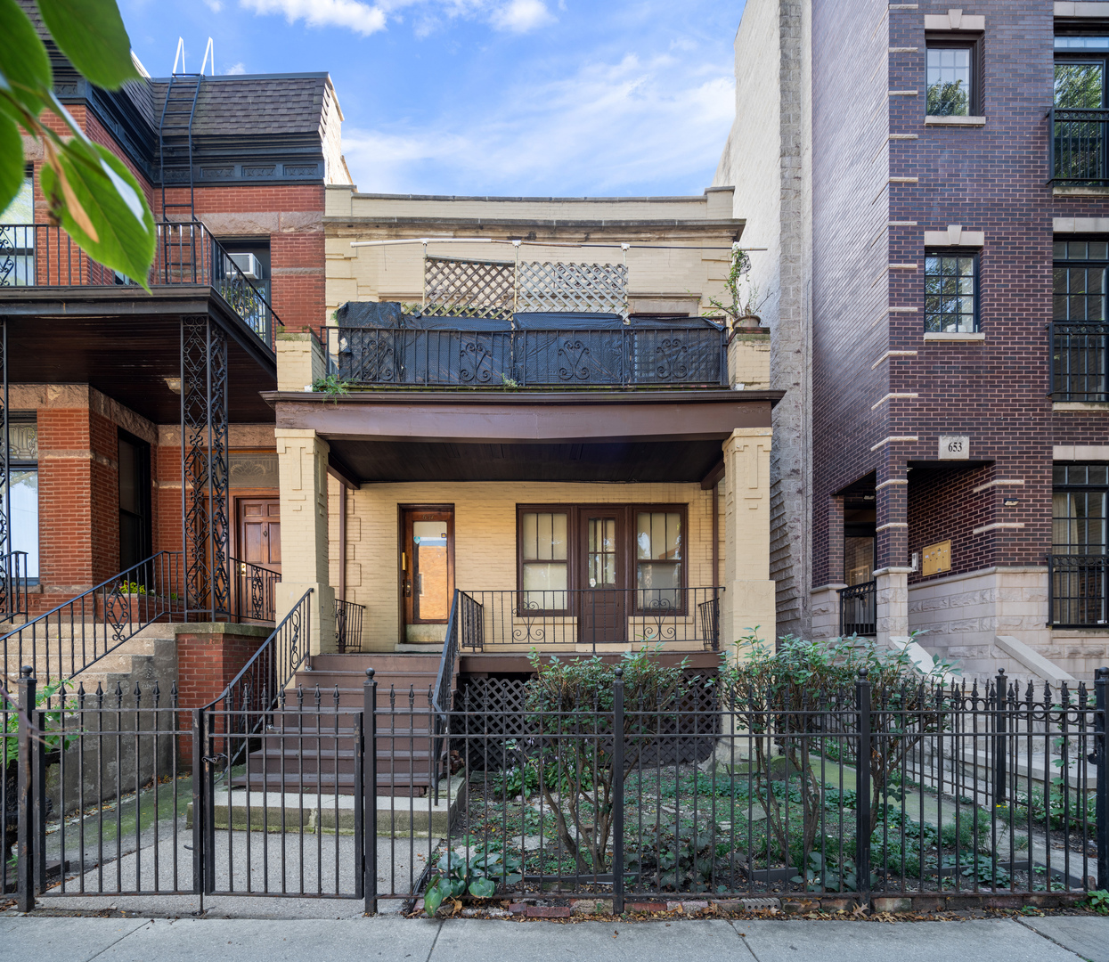 651 W Belmont Avenue