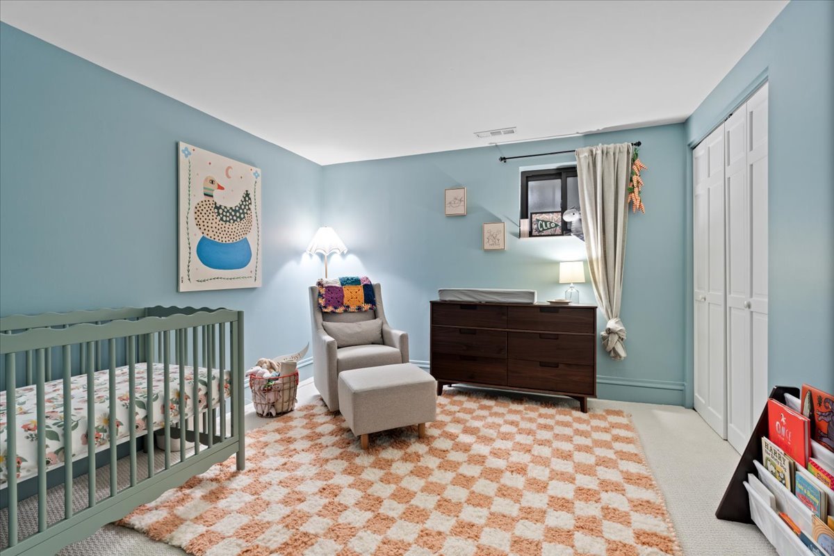 4004 N Clarendon Avenue Unit: 1