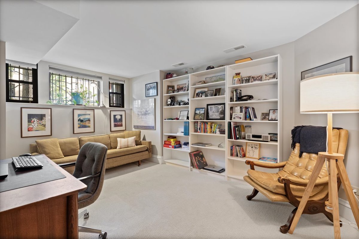 4004 N Clarendon Avenue Unit: 1