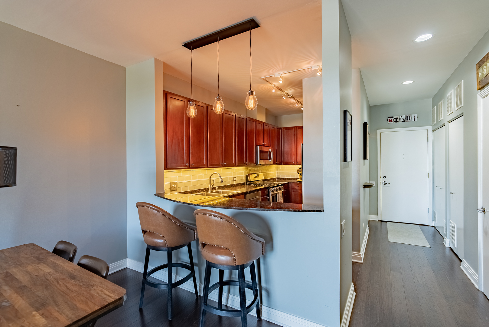 950 W Huron Street Unit: 302