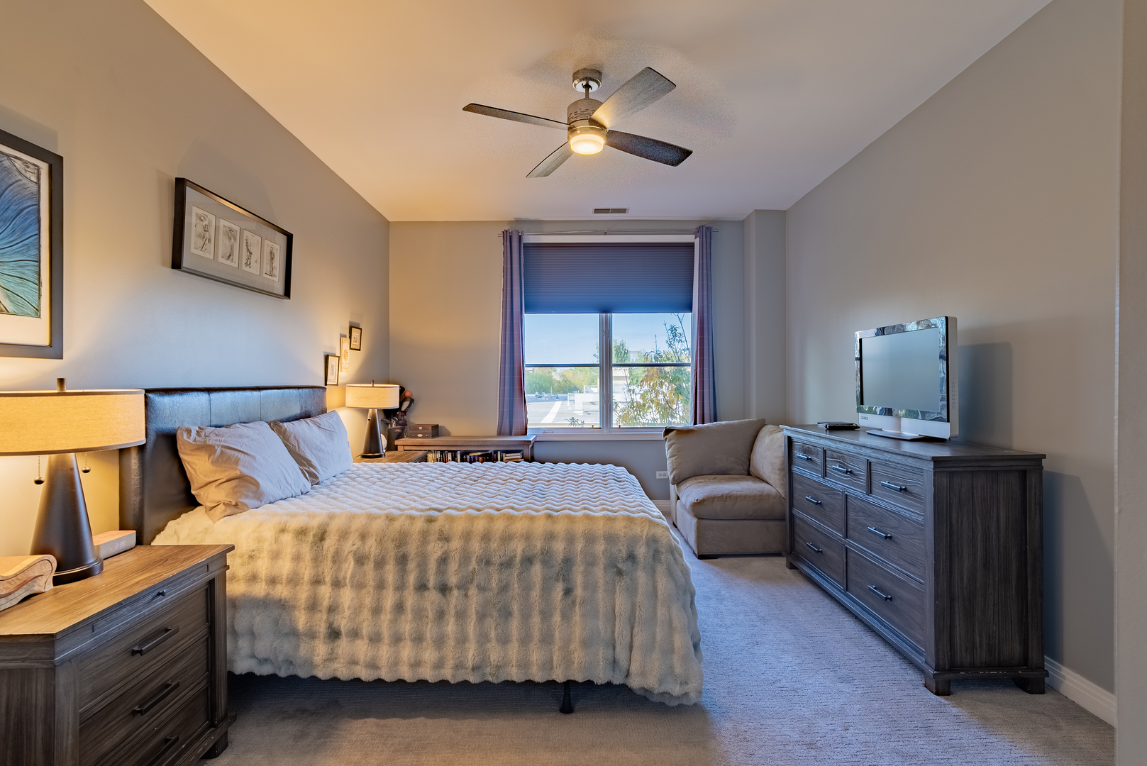 950 W Huron Street Unit: 302