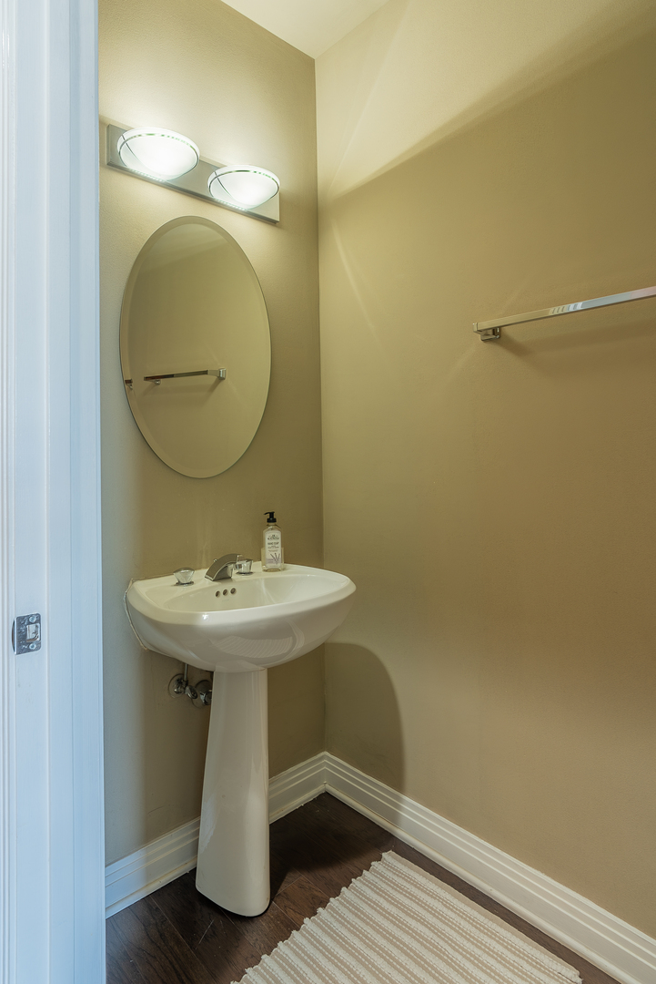 950 W Huron Street Unit: 302