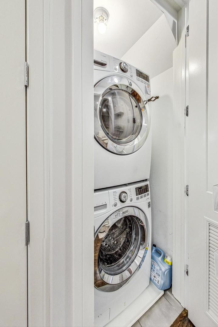 1057 N Winchester Avenue Unit: 2