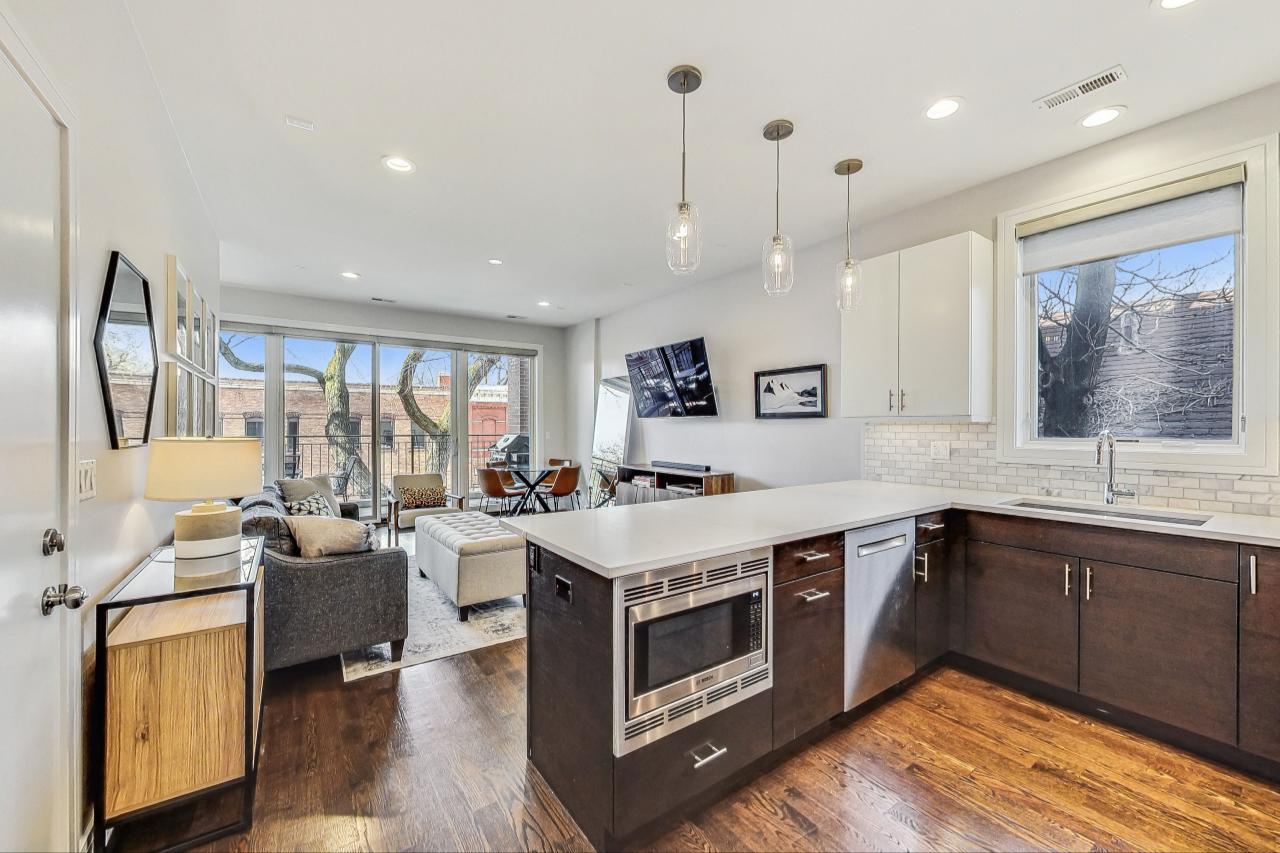 1057 N Winchester Avenue Unit: 2