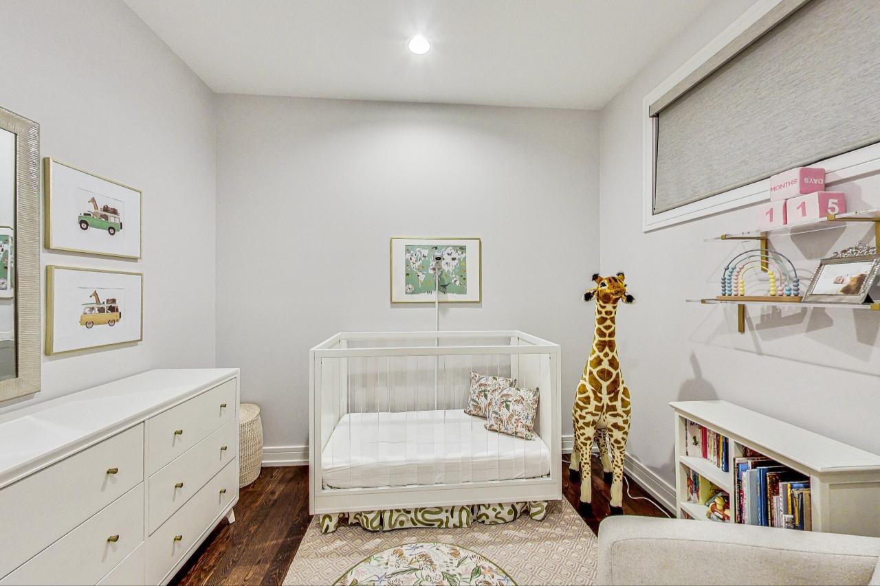 1057 N Winchester Avenue Unit: 2