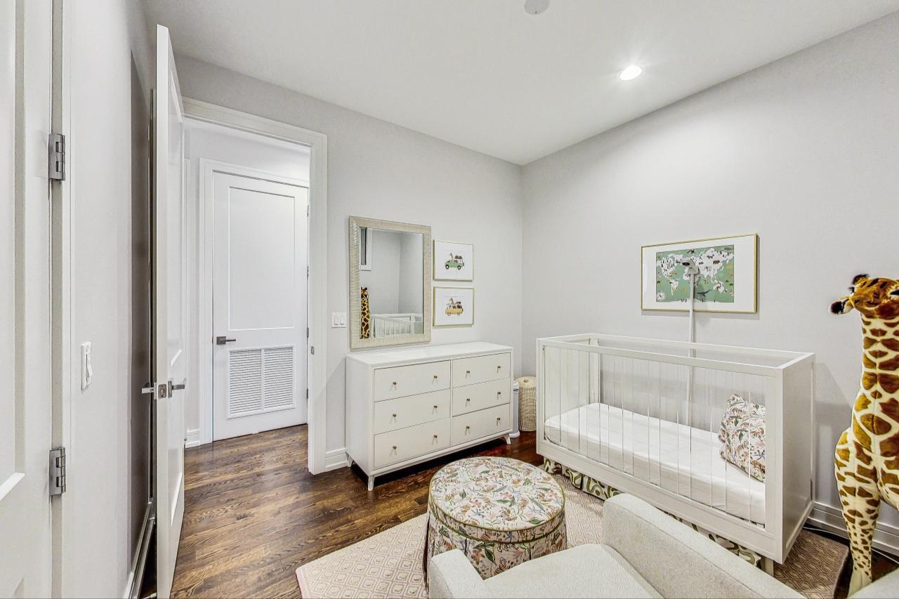 1057 N Winchester Avenue Unit: 2